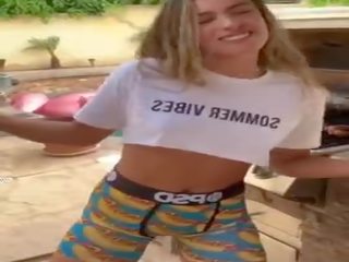 Sommer straal nip slip (full tieten) sommer straal twerking - sommer straal naakten