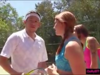 Δυο pleasant besties enjoyed μουνί σφυροκοπώντας με τένις προπονητής